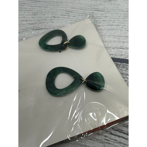 NEW Trades of Hope Green Teardrop Resin Dangle Earrings Sustainable Fashion - Picture 3 of 5